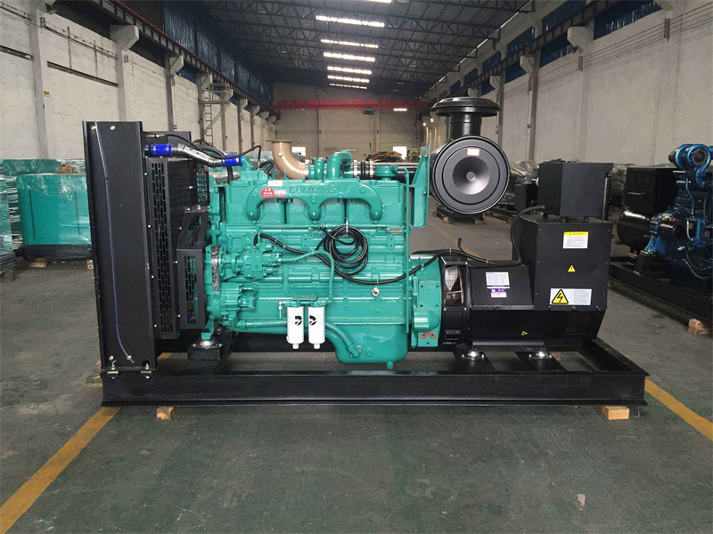 山丹如何判断一个电压表是否具有自动量程切换功能？