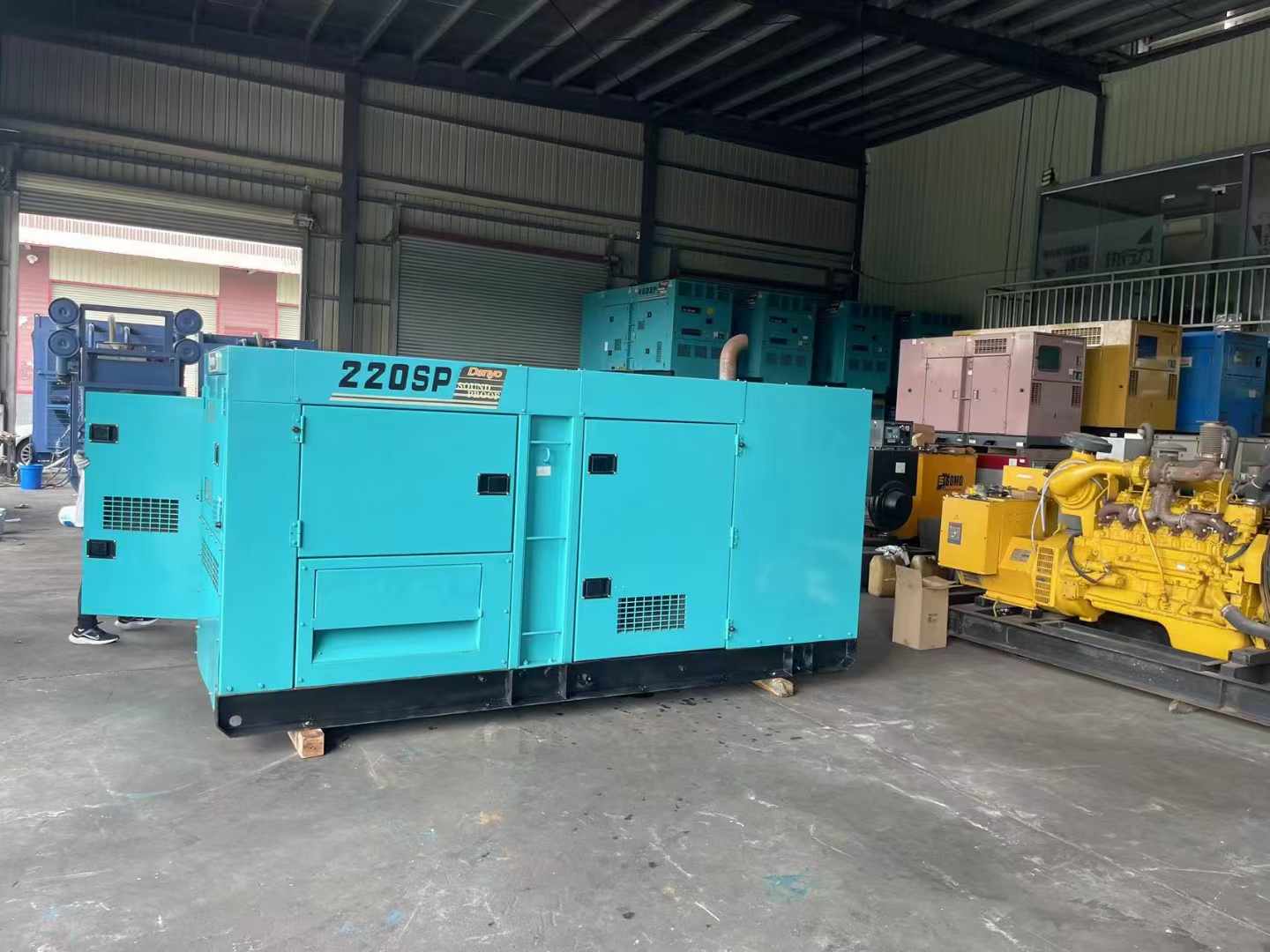 山丹柴油发电机组长期不间断运行时，如何监控其温度和压力？